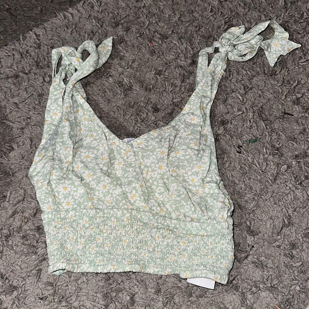 Super cute green top with flowers!!